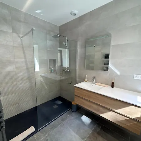 Апартаменти Chez Max - Terrasse - Climatisation - Parking Gratuit